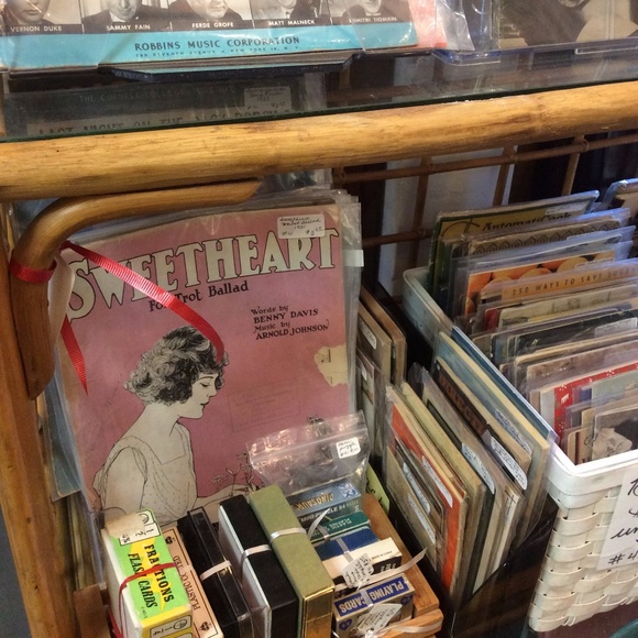 5lb Surprise Vintage GLAMOUR Box - Bday?! - Picture 11 of 15